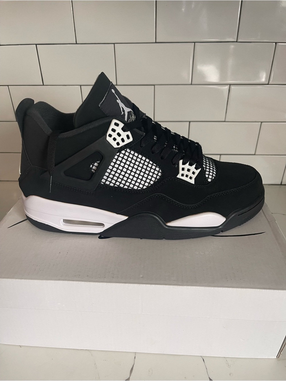 Mens Retro 4 White Thunder Size 12.